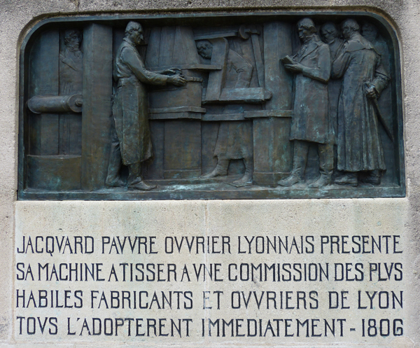 Bas relief du monument de la place Jacquard à Saint-Étienne