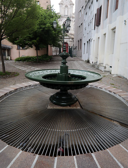 Fontaine square Cocteau