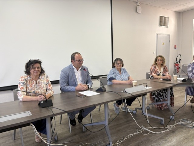 le maire, regis Juanico, et les élus en charge des seniors, lors de leur discours de bienvenue