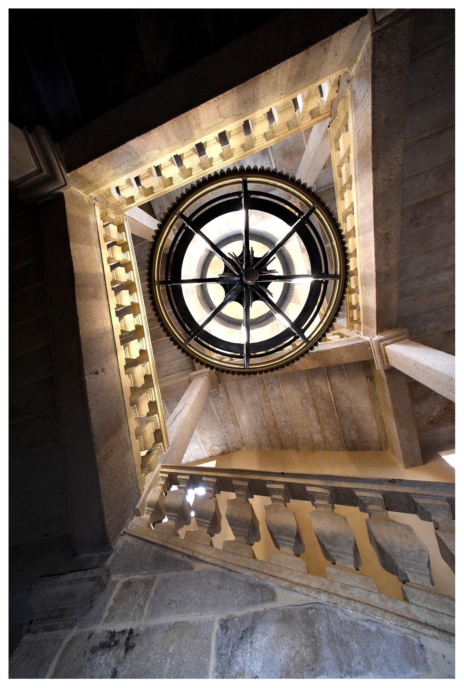 Escalier interieur église sur le site de La Charité