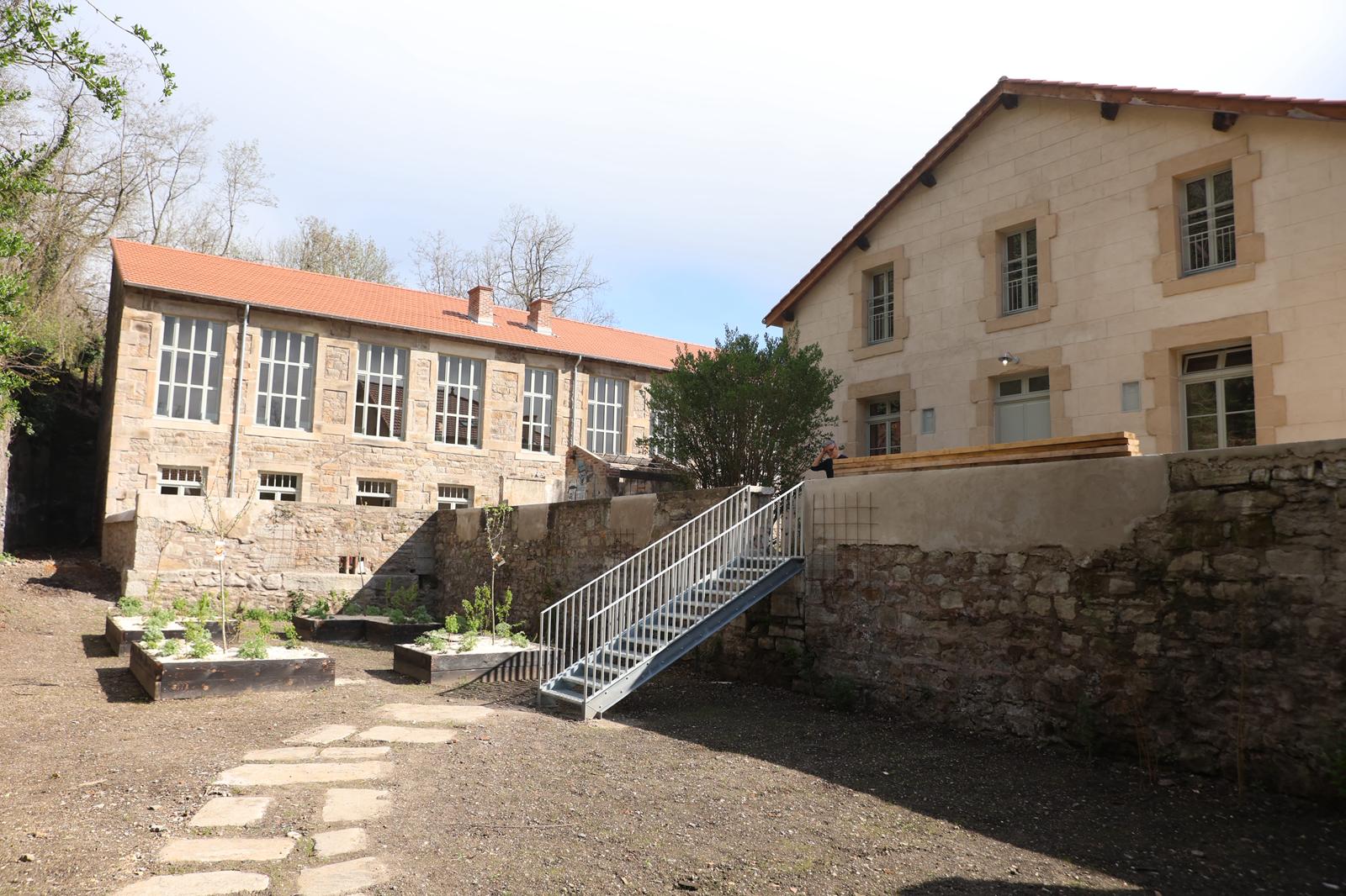 bâtiment en pierre réhabilité