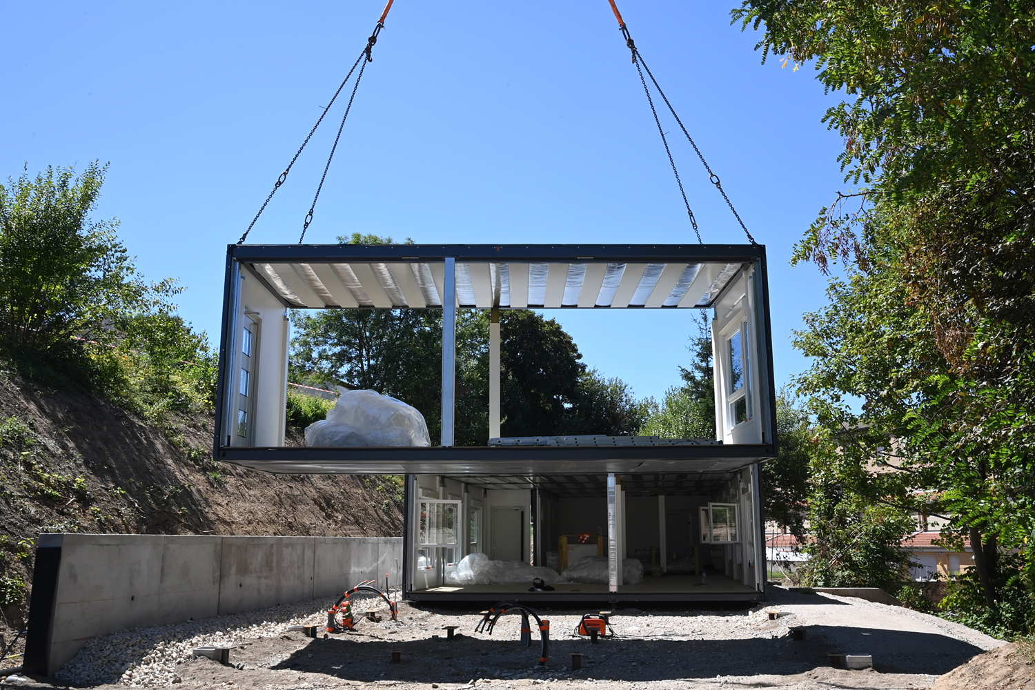 Grutage de la future cantine
