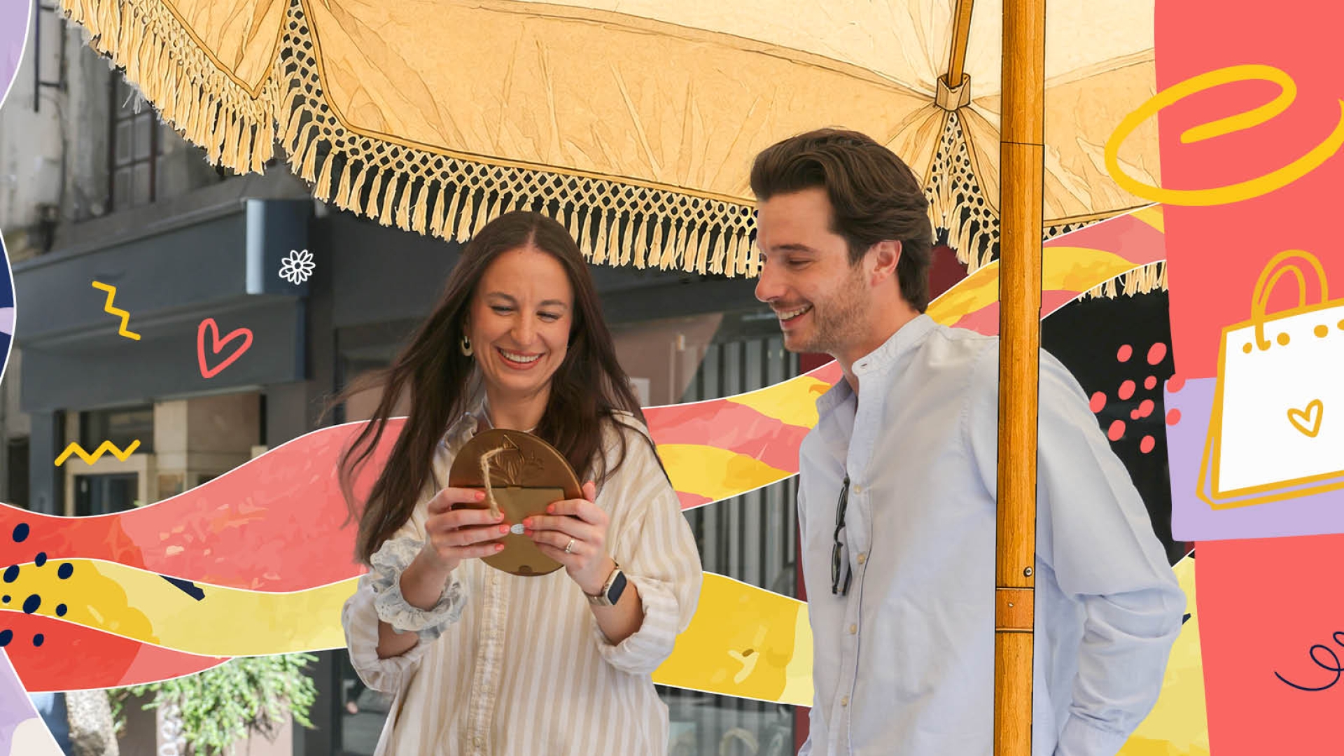 un homme et une femme qui font du shopping