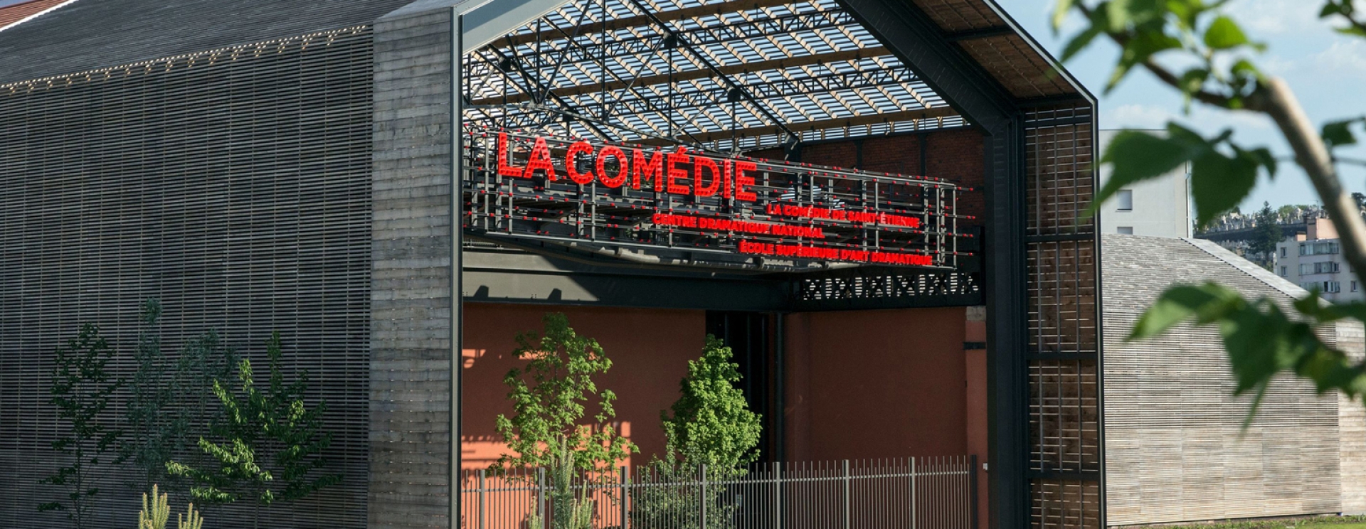 bâtiment avec la mention "La Comédie"