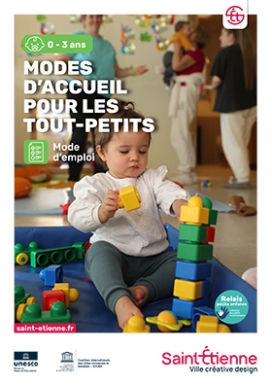 bébé qui joue