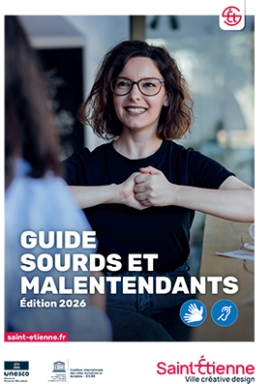 une femme qui échange en langue des signes française