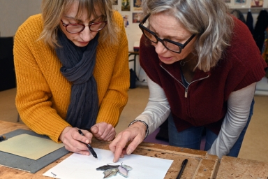 deux femmes qui dessinent