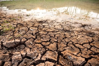 sol craquelé par la sécheresse