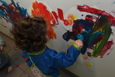 enfant qui dessine