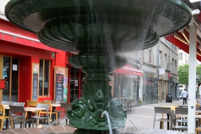 Fontaine de la place neuve - Agrandir l'image 1 sur 2, fenêtre modale