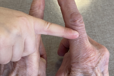 la formation de lettres avec les doigts - Agrandir l'image 3 sur 3, fenêtre modale