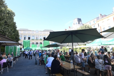 La foule lors de la présentation du maillot de l'ASSE - Agrandir l'image 5 sur 7, fenêtre modale