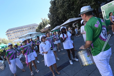 banda lors de la présentation du maillot de l'ASSE - Agrandir l'image 7 sur 7, fenêtre modale