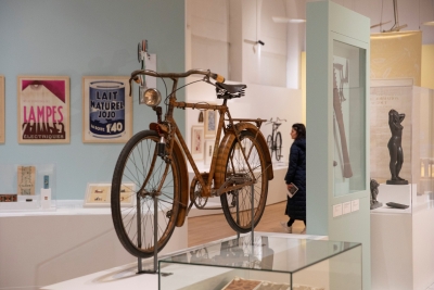 Vélo au musée d'Art et d'Industrie de Saint-Étienne - Agrandir l'image 1 sur 10, fenêtre modale