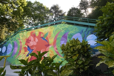 fresque colorée sur un mur - Agrandir l'image 1 sur 3, fenêtre modale