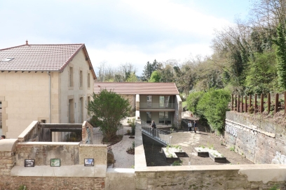 bâtiment en pierre réhabilité - Agrandir l'image, fenêtre modale