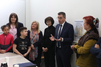 Signature convention quartier fertile avec le centre social Alfred Sisley - Agrandir l'image, fenêtre modale