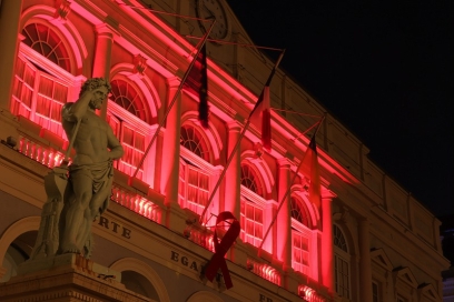 bâtiment illuminé en roue - Agrandir l'image, fenêtre modale