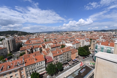 Ensemble d'habitations, vue d'en haut - Agrandir l'image, fenêtre modale