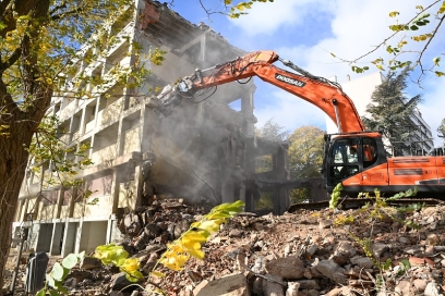 démolition d'un immeuble - Agrandir l'image, fenêtre modale