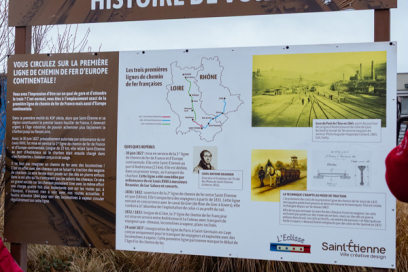 Panneau d'info sur l'histoires des voies de chemins de fer - Agrandir l'image, fenêtre modale