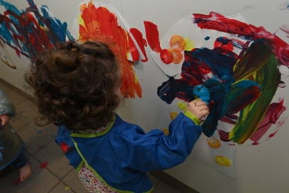 enfant qui dessine - Agrandir l'image, fenêtre modale