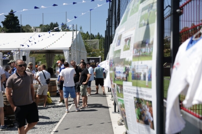 stand avec du monde - Agrandir l'image, fenêtre modale