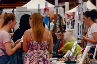 stand avec du monde - Agrandir l'image, fenêtre modale