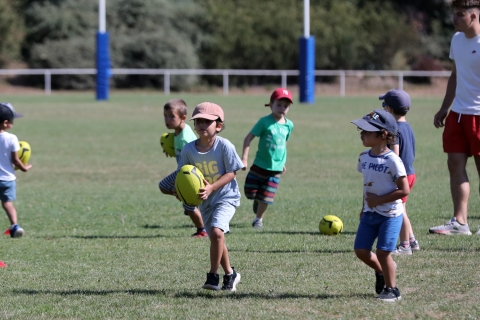 Pratique du rugby par des enfants