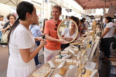 Rue commerçante à Saint-Étienne un jour de braderie