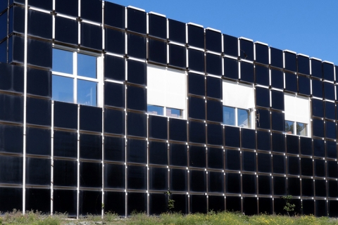 bâtiment avec la mention Musée d'art moderne et contemporain