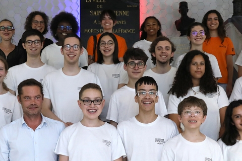 un groupe de jeunes