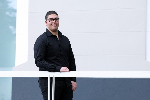 un jeune homme - Agrandir l'image, fenêtre modale