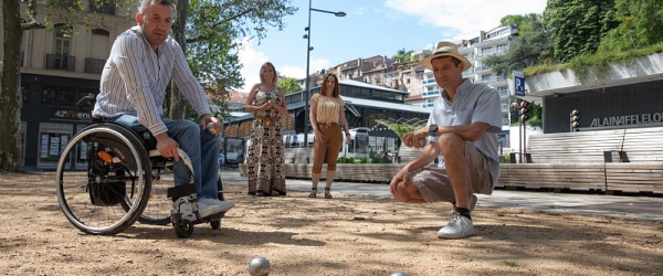 Handicap - Place Waldeck Rousseau accessible à tous