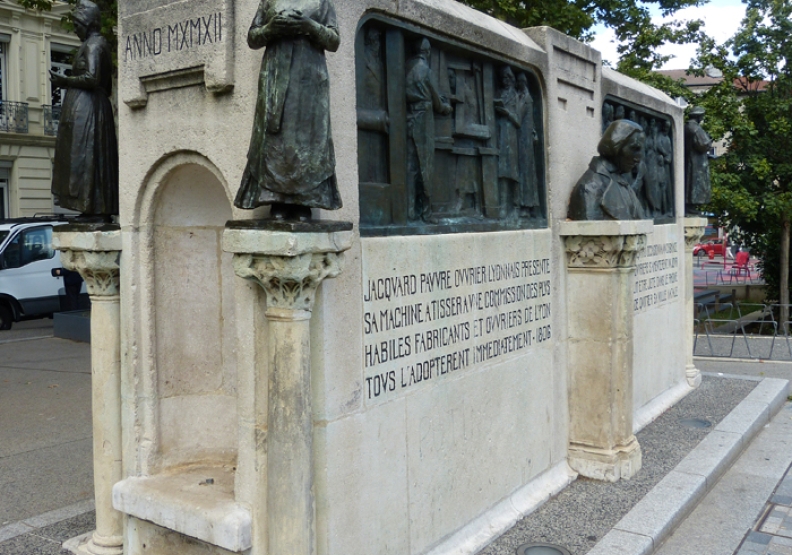 Monument Jacquard - Agrandir l'image, fenêtre modale