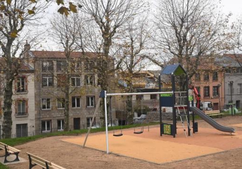 Square du souvenir aire de jeux - Agrandir l'image, fenêtre modale
