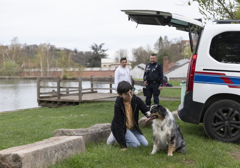 Police municipale - chien récupéré - Agrandir l'image, fenêtre modale