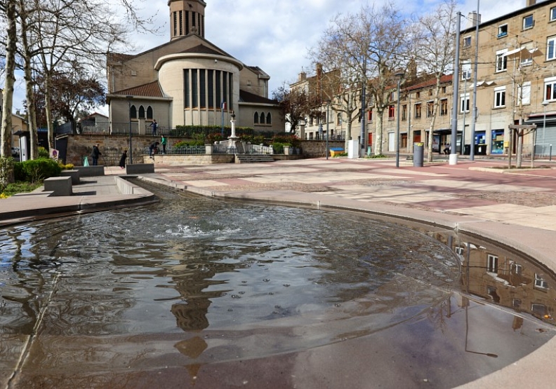 Fontaine de la place de la République - Agrandir l'image, fenêtre modale